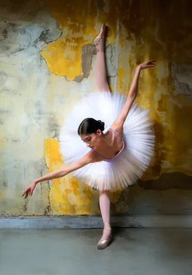 Из чего сделаны пуанты, зачем балеринам молоток? | Театр Раз В Неделю | Дзен