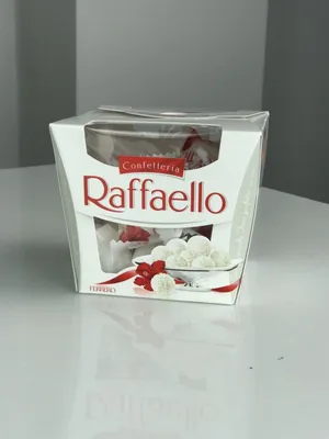 Конфеты Raffaello с цельным миндальным орехом в кокосовой обсыпке 100г -  купить с доставкой в  Перекрёсток по цене  руб.