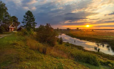 картинки : красивая, воды, небо, растение, гора, облако, Природный  ландшафт, Лиственница, Речные рельефы рек, Солнечный лучик, озеро, пейзаж,  Озерная равнина, Прибрежная зона, Mountain River, трава, Заболоченные  земли, горный хребет, поток, Умеренный ...