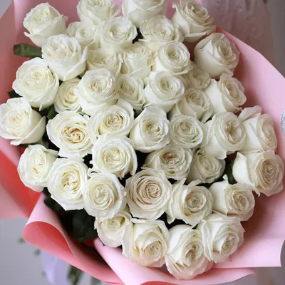Композиция Белые розы в шляпной коробке» с розами - купить в Набережных  Челнах за 7 170 руб