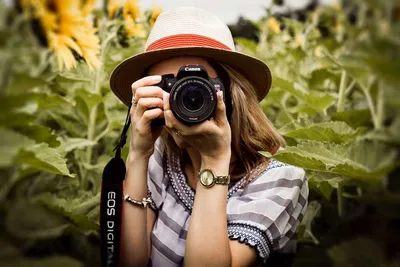 Красивый футуристический фотоаппарат и…» — создано в Шедевруме