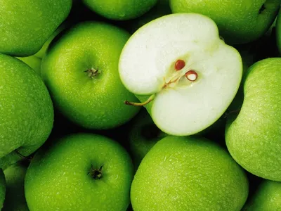 Зелёные яблоки красивые обои и фото установить на рабочий стол.