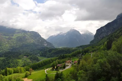 Красивые горы в Lauterbrunnen Швейцария Стоковое Изображение - изображение  насчитывающей холм, строя: 197971479