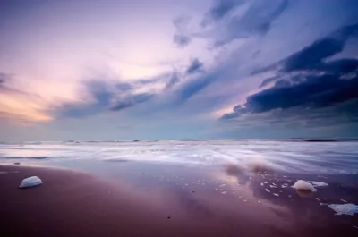 Красивые спокойные морские волны на закате - обои для рабочего стола,  картинки, фото