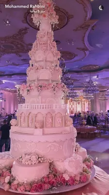 Самые красивые свадебные торты 2018 фото идеи |  | Huge wedding  cakes, Royal wedding cake, Big wedding cakes