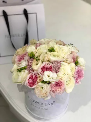 Купить Шляпная коробка с кустовыми розами "Бархат" в Краснодаре | Vanilla