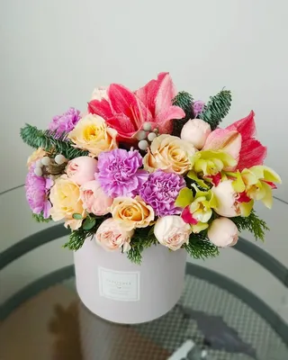 цветы в розовой шляпной коробке, цветы шляпные коробки дешево, живые цветы  в шляпной коробке, картинки цветы шляпной коробке, цветы… | Цветы, Букет, Красивые  цветы