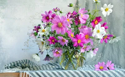 Красивые цветы в красивой вазе» — создано в Шедевруме