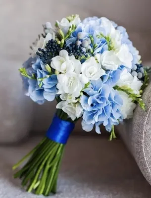 Красивые свадебные букеты в синем цвете - красивые фото