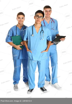Красивые улыбающиеся врачи стоят в ряд возле клиники :: Стоковая фотография  :: Pixel-Shot Studio