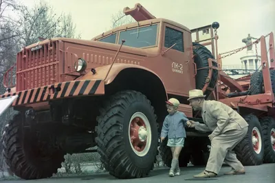 Soviet Heavy Truck KrAZ-255 Editorial Image - Image of kurfurstendamm,  retro: 22628460