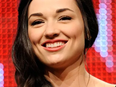 Crystal Reed - Crystal Reed Fond d'écran (35428404) - Fanpop