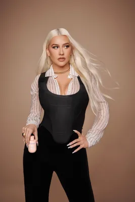 Christina Aguilera and Her Flippy Lob Literally Partied Like It's 1999 —  See the Photos | Allure