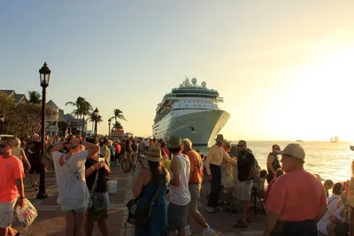 Круизный лайнер Emerald Princess