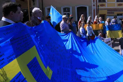 Объединенные флагом - #LIBERATECRIMEA": крымскотатарский флаг развернут в  Австрии - Крымскотатарский Ресурсный Центр