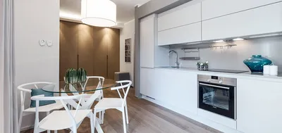 Белая кухня в квартире, белая кухня в маленькой квартире, белая кухня в  интерьере маленькой квартиры