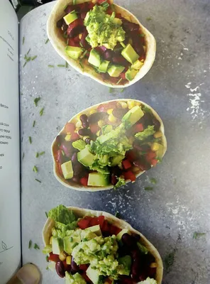 Иллюстрация 23 из 24 для 45 оттенков зеленого. Здоровые рецепты и красивые  блюда. Для вегетарианцев и не только - Аля Самохина | Лабиринт - книги.  Источник: Пайнс Диппер