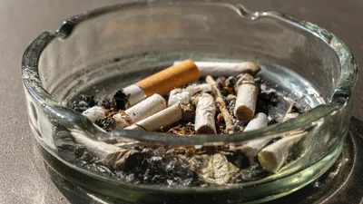 ЗакС Петербурга вводит штрафы за курение в коммуналках и общежитиях