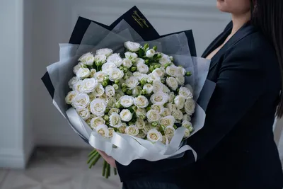 51 красные кустовые розы 50 см- купить в СПб с доставкой в интернет  магазине "Цветочкин"