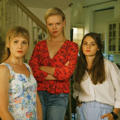 На онлайн-платформе START выходит комедийный сериал «Сестры» о трех  девушках и автобизнесе в Саратове - Вокруг ТВ.