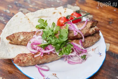 Люля кебаб из говядины говядины | Люля кебаб из говядины это превосходное  блюдо кавказской кухни. Сочные, румяные из свежего мяса с добавлением  специй привезенных из Армении не оставят Вас равнодушным. Доставляем с