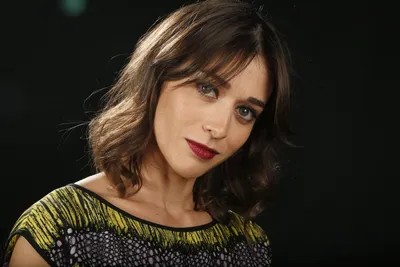 Lizzy Caplan - время шоу Cw Cbs - 3