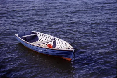 Лодка на воде в тумане, dark …» — создано в Шедевруме