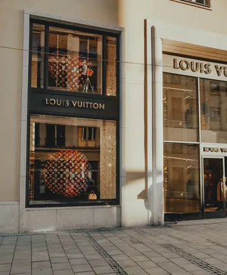 Скачать обои "Луи Виттон (Louis Vuitton)" на телефон в высоком качестве,  вертикальные картинки "Луи Виттон (Louis Vuitton)" бесплатно