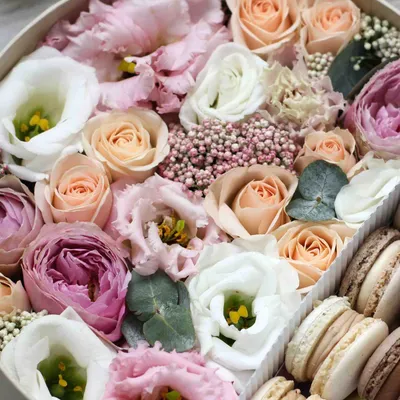 DIY: Коробочка с цветами и пирожными Macaron ☆ Подарки на 8 марта - YouTube