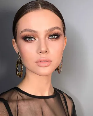 Макияж на выпускной 2019-2020 фото_11 | Pink lipstick makeup, Smokey eye  makeup look, Party makeup looks