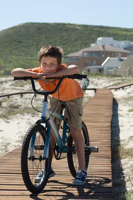 Фотографии Мальчики ребёнок велосипеде солнца Поля рассвет 2560x1601