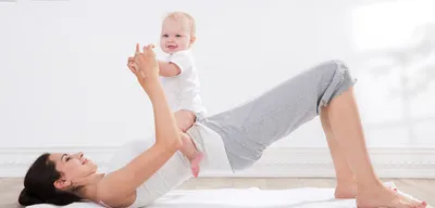 Упражнения для мамы с ребёнком на руках. Видео и описание эффективных  упражнений для мамы с ребёнком