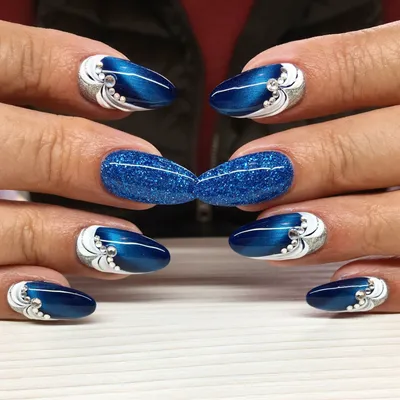 Нежный маникюр в синем цвете | Blue nail art designs, Red acrylic nails,  Nail art