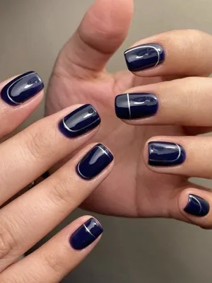Синий маникюр на Новый год - какой модный дизайн ногтей сделать зимой - фото