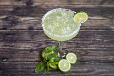 How to Make a Margarita (4-ingredient classic recipe)