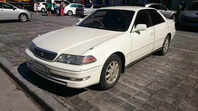 Креативная фотосессия автомобиля Toyota Mark II в Москве