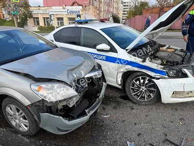 Пьяный водитель в Омске врезался в патрульную машину ДПС | ПРОИСШЕСТВИЯ |  АиФ Омск