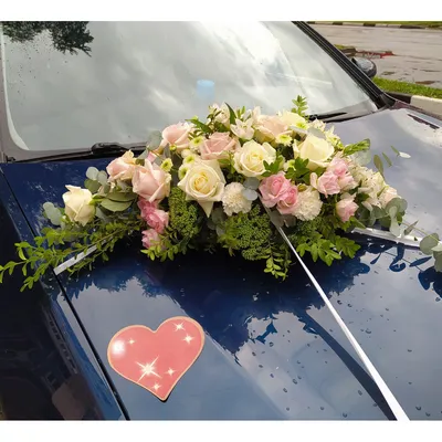 Розовая классическая кабриолетная машина и цветы на капоте Стоковое Фото -  изображение насчитывающей мило, глянцевато: 160914974