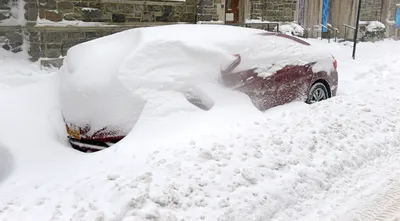 Машина застряла в снегу: автоэксперт объяснил, как выехать из сугроба -  Российская газета