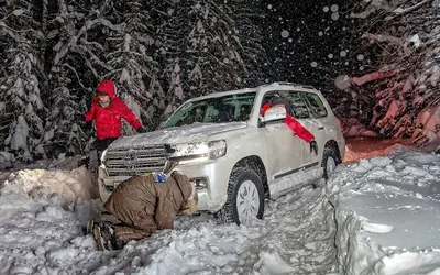 Что делать, если машина застряла в снегу - Лайфхакер