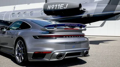Марка Porsche выпустила специальный 911 Turbo S – его можно купить только в  комплекте с самолётом - читайте в разделе Новости в Журнале Авто.ру