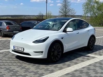 Самый популярный электрический автомобиль в мире Tesla Model 3 с описанием,  преимуществами и недостатками.