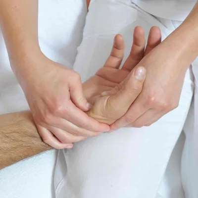 Массаж руки после инсульта в Спб - медицинский центр Неболи