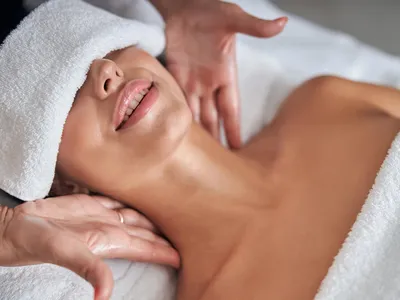 Массаж шеи — пользу сложно переоценить | Miracle Spa