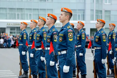 Сахалинские спасатели МЧС России совершили 108 спусков с борта Ми-8 -  SakhalinMedia