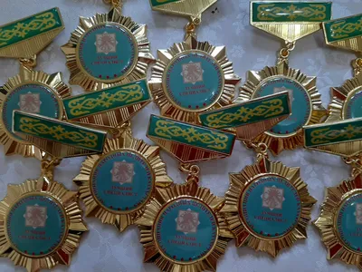 Изготовление значков и медалей по индивидуальному заказу в Алматы -  изготовление наградной продукции от РПК "Piramida Group"