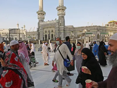 Saudi Arabia bans travel to pilgrimage sites Mecca, Medina due to  coronavirus - 