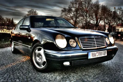 Mercedes-Benz E-Class (W210) - Wikipedia