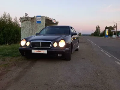 File:Mercedes-Benz W210 E 320 black (2).jpg - Wikimedia Commons