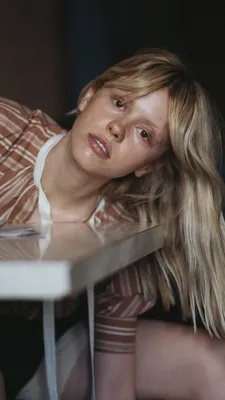 Обои Mia Goth 2022 для Iphone XS MAX с разрешением 1242x2688 и разрешением 4K.